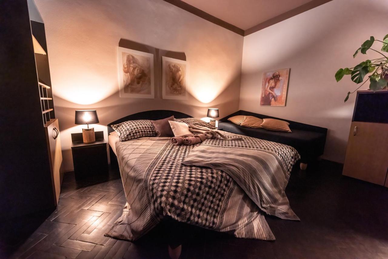 Komtesa Apartment *