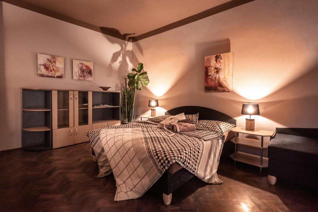 Komtesa Apartment *